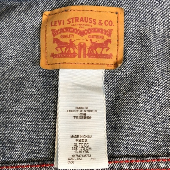 Levi's Oversized Cropped Jean Jacket W/Logo’s Girl's Size XL - Picture 8 of 10